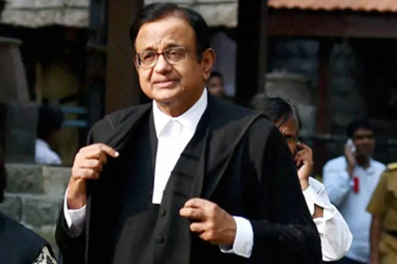 पूर्व कांग्रेसी मंत्री पी चिदंबरम का अपनी पार्टी के खिलाफ मुकदमा लड़ना अनैतिक था तो उसका वकीलों द्वारा विरोध गैरकानूनी था- 1 chidambaram