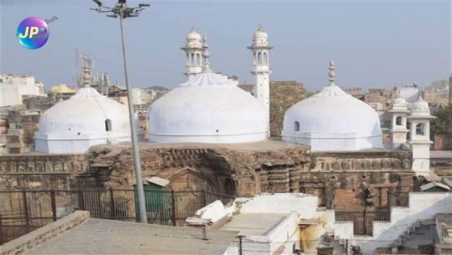 ज्ञानवापी केस: वाराणसी कोर्ट ने 'भगवान आदि विश्वेश्वर' के मालिकाना हक के मुकदमे के खिलाफ मस्जिद कमेटी की याचिका खारिज की 1 varanasi gyanvapi case 25648904