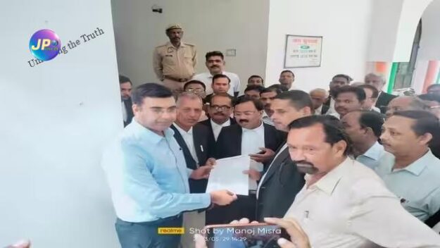 सदर कोतवाल के व्यवहार से अधिवक्ता आहत, तबादले की मांग को लेकर वकीलों ने दिया ज्ञापन 1 29BL 29LKP22 1685385656 1685385656 e1685467304530