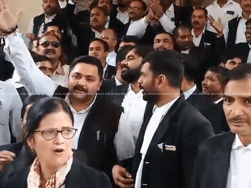 अधिवक्ता बनाम दरोगा विवाद: एडीसीपी समेत कई पुलिस अधिकारियों पर मुकदमा दर्ज कराने की अर्जी, अगली सुनवाई 20 सितंबर 5 feature_image_VNS Adv