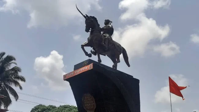 मोरमुगाओ पोर्ट अथॉरिटी की भूमि पर स्थापित छत्रपति