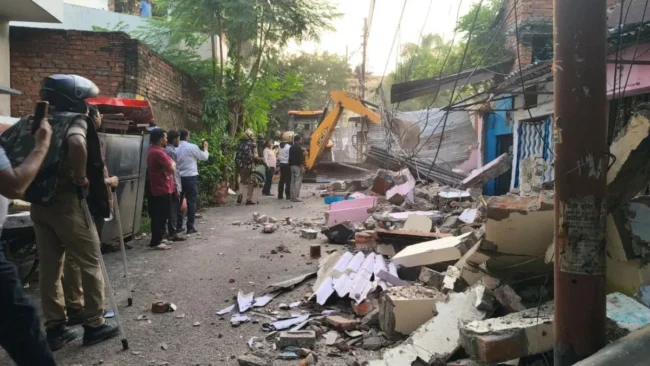 लखनऊ नगर निगम ने अदालत और रजिस्ट्री कार्यालय के आसपास सार्वजनिक भूमि पर अतिक्रमण
